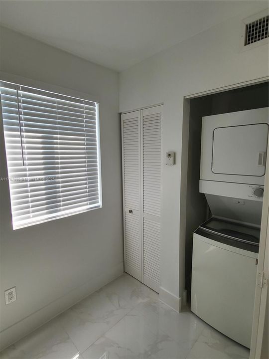 Recently Rented: $1,620 (1 beds, 1 baths, 2152 Square Feet)