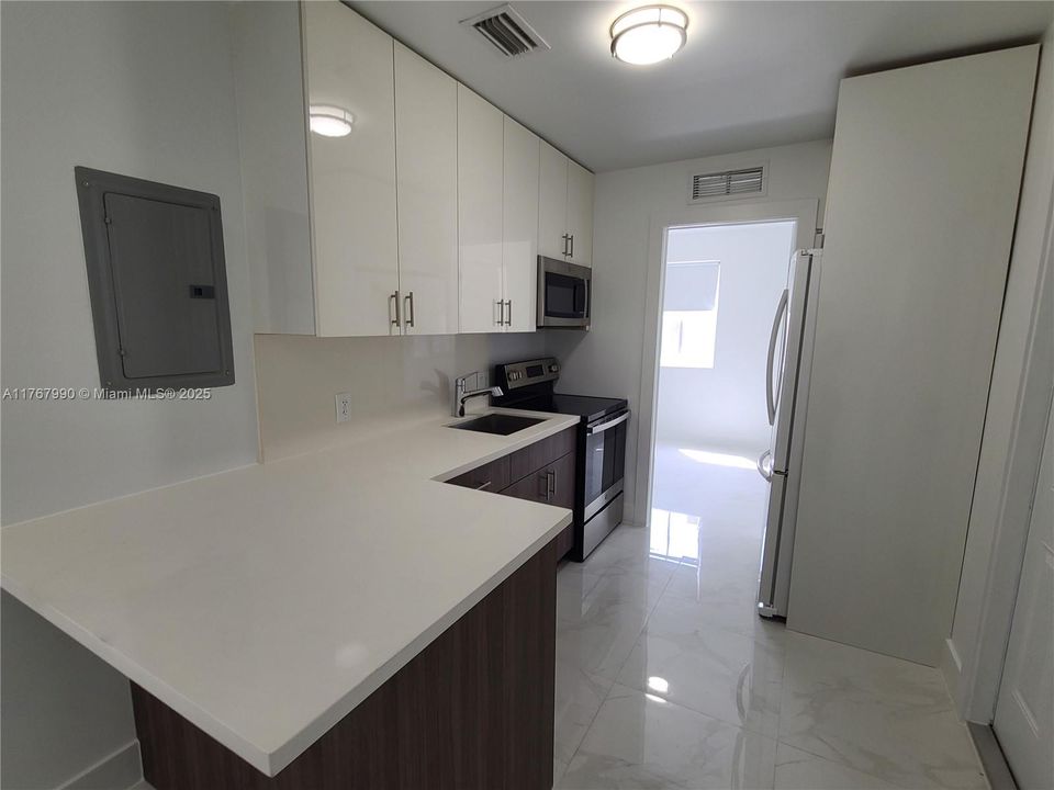 Recently Rented: $1,620 (1 beds, 1 baths, 2152 Square Feet)