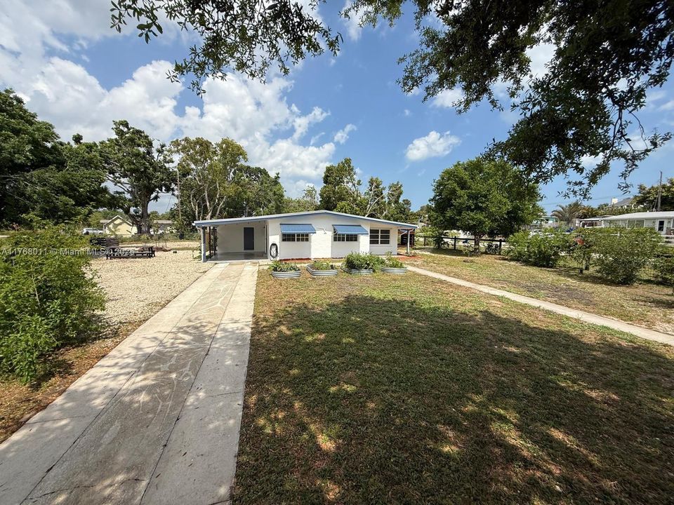 Recently Rented: $2,200 (2 beds, 1 baths, 874 Square Feet)