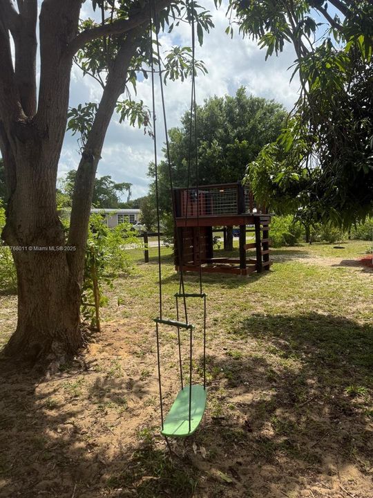 Recently Rented: $2,200 (2 beds, 1 baths, 874 Square Feet)