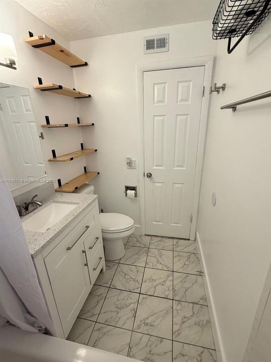 Recently Rented: $2,200 (2 beds, 1 baths, 874 Square Feet)