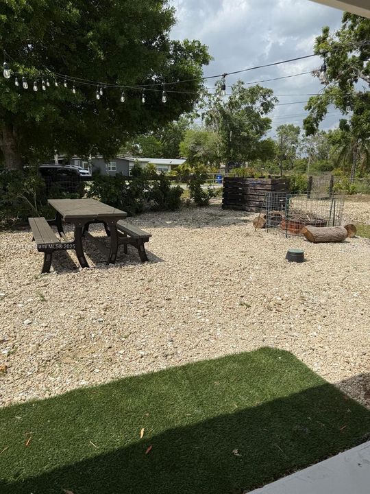 Recently Rented: $2,200 (2 beds, 1 baths, 874 Square Feet)