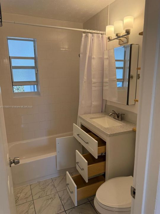 Recently Rented: $2,200 (2 beds, 1 baths, 874 Square Feet)
