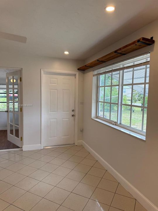 Recently Rented: $2,200 (2 beds, 1 baths, 874 Square Feet)