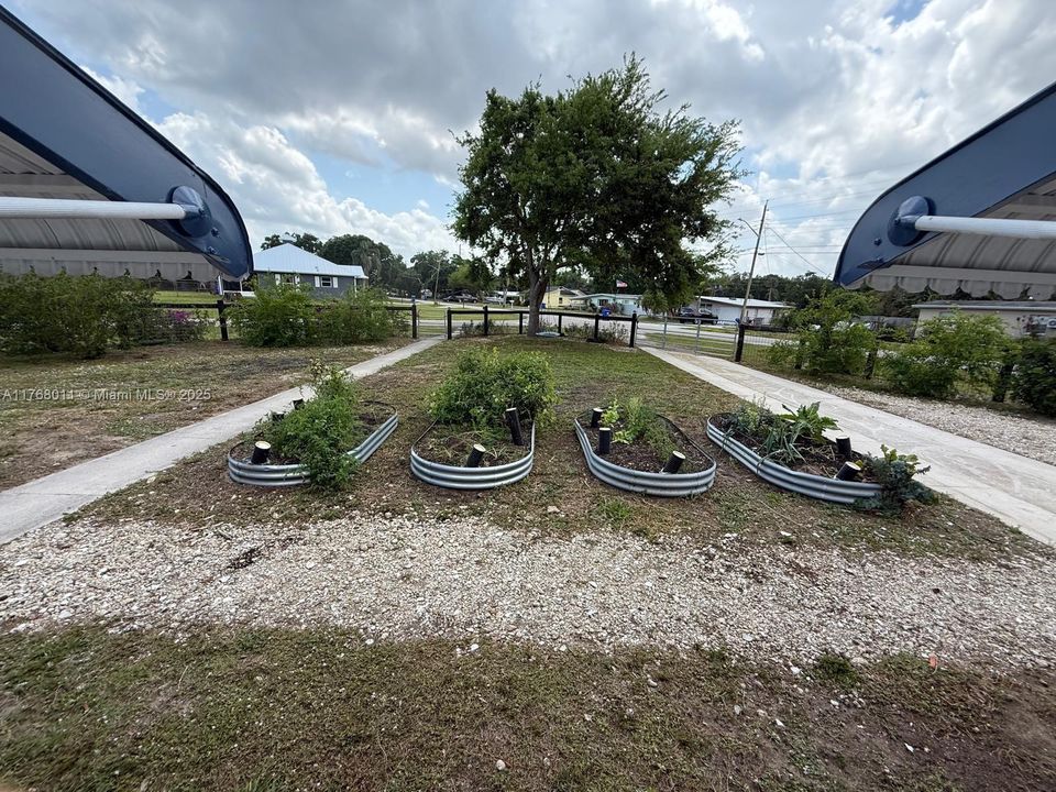 Recently Rented: $2,200 (2 beds, 1 baths, 874 Square Feet)