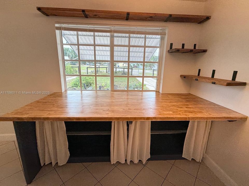 Recently Rented: $2,200 (2 beds, 1 baths, 874 Square Feet)