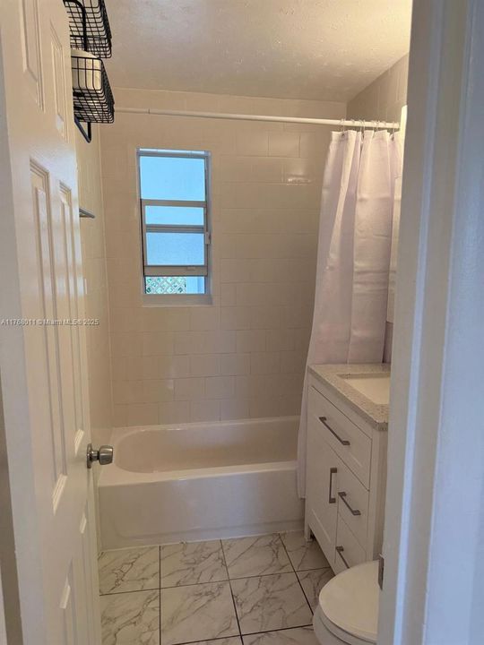 Recently Rented: $2,200 (2 beds, 1 baths, 874 Square Feet)