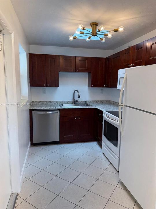 Recently Rented: $2,200 (2 beds, 1 baths, 874 Square Feet)