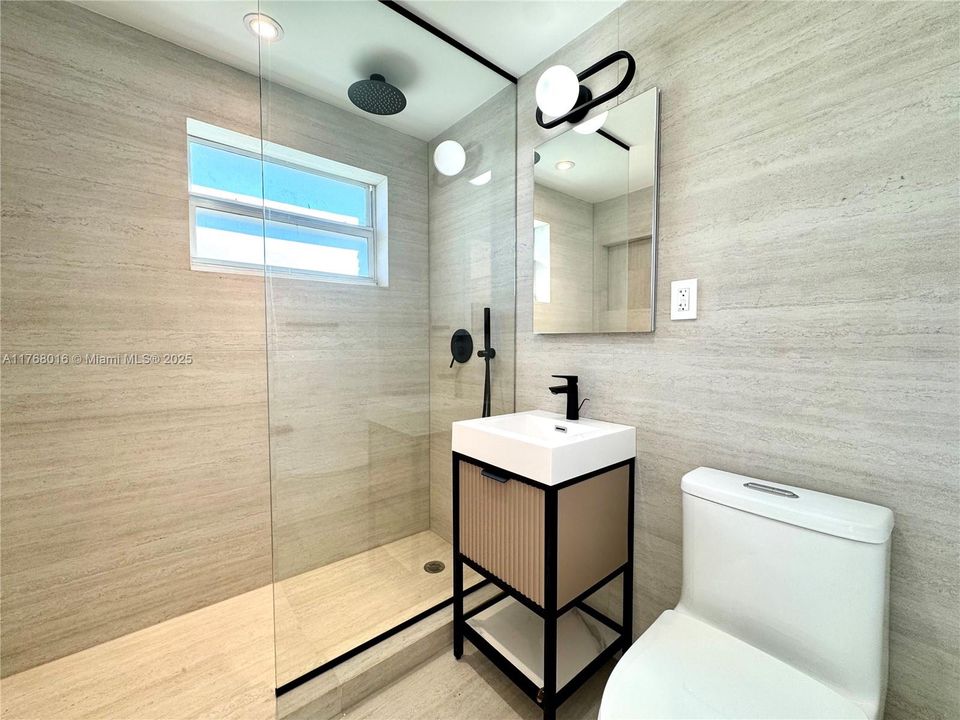 Recently Rented: $2,000 (1 beds, 1 baths, 601 Square Feet)