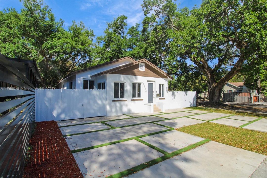 Недавно продано: $649,000 (3 спален, 2 ванн, 1468 Квадратных фут)