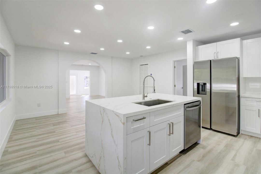 Недавно продано: $649,000 (3 спален, 2 ванн, 1468 Квадратных фут)