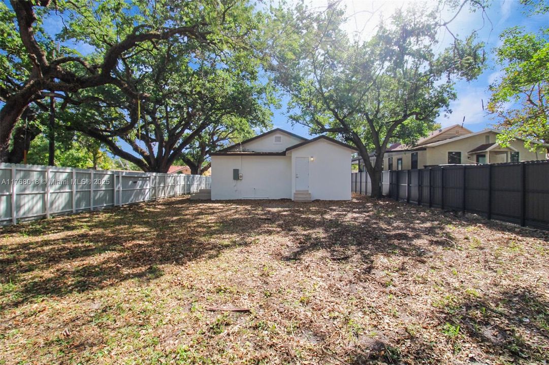 Недавно продано: $649,000 (3 спален, 2 ванн, 1468 Квадратных фут)