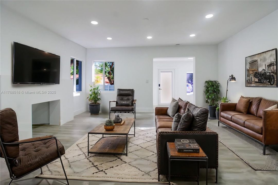 Недавно продано: $649,000 (3 спален, 2 ванн, 1468 Квадратных фут)