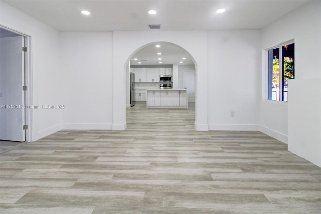 Недавно продано: $649,000 (3 спален, 2 ванн, 1468 Квадратных фут)