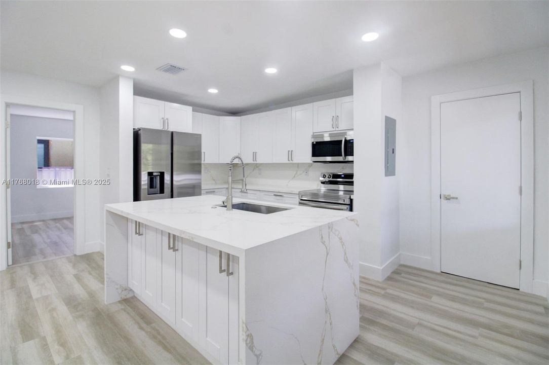 Недавно продано: $649,000 (3 спален, 2 ванн, 1468 Квадратных фут)