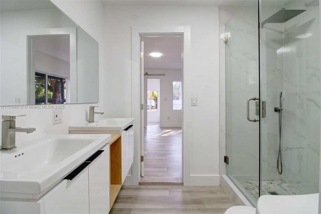 Недавно продано: $649,000 (3 спален, 2 ванн, 1468 Квадратных фут)