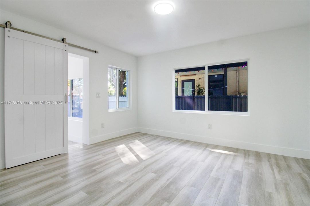 Недавно продано: $649,000 (3 спален, 2 ванн, 1468 Квадратных фут)