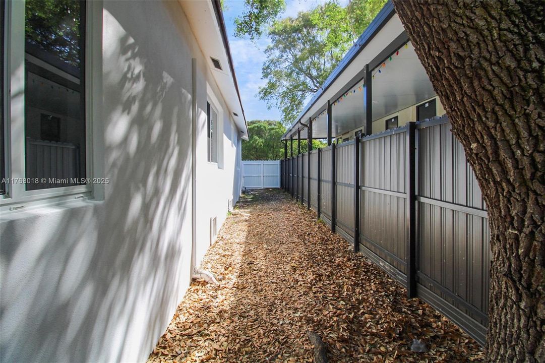 Недавно продано: $649,000 (3 спален, 2 ванн, 1468 Квадратных фут)