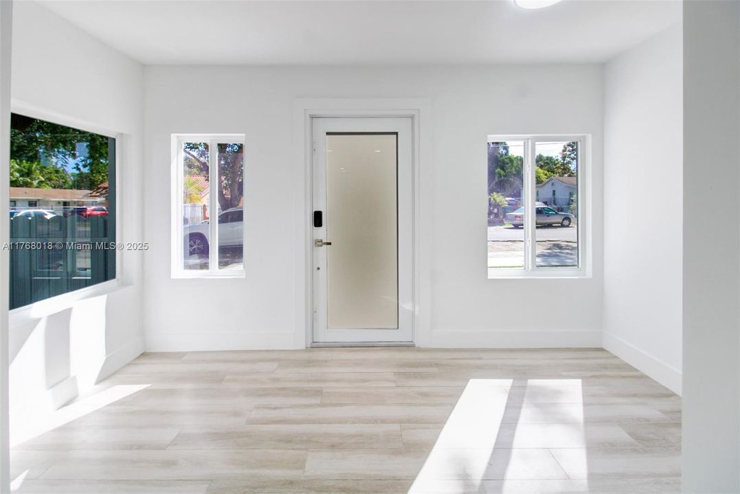 Недавно продано: $649,000 (3 спален, 2 ванн, 1468 Квадратных фут)