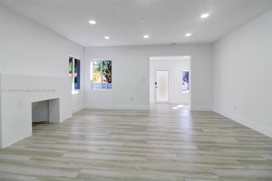 Недавно продано: $649,000 (3 спален, 2 ванн, 1468 Квадратных фут)