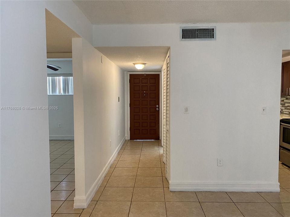 Recently Rented: $1,900 (2 beds, 1 baths, 860 Square Feet)