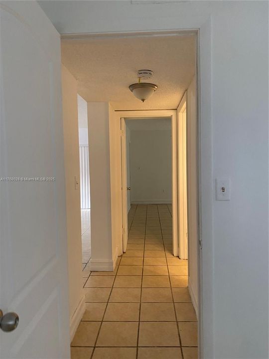 Recently Rented: $1,900 (2 beds, 1 baths, 860 Square Feet)