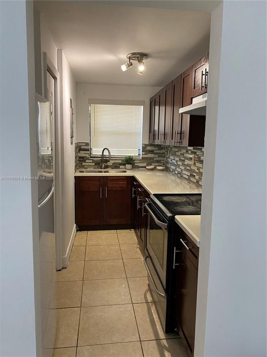 Recently Rented: $1,900 (2 beds, 1 baths, 860 Square Feet)