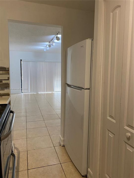 Recently Rented: $1,900 (2 beds, 1 baths, 860 Square Feet)