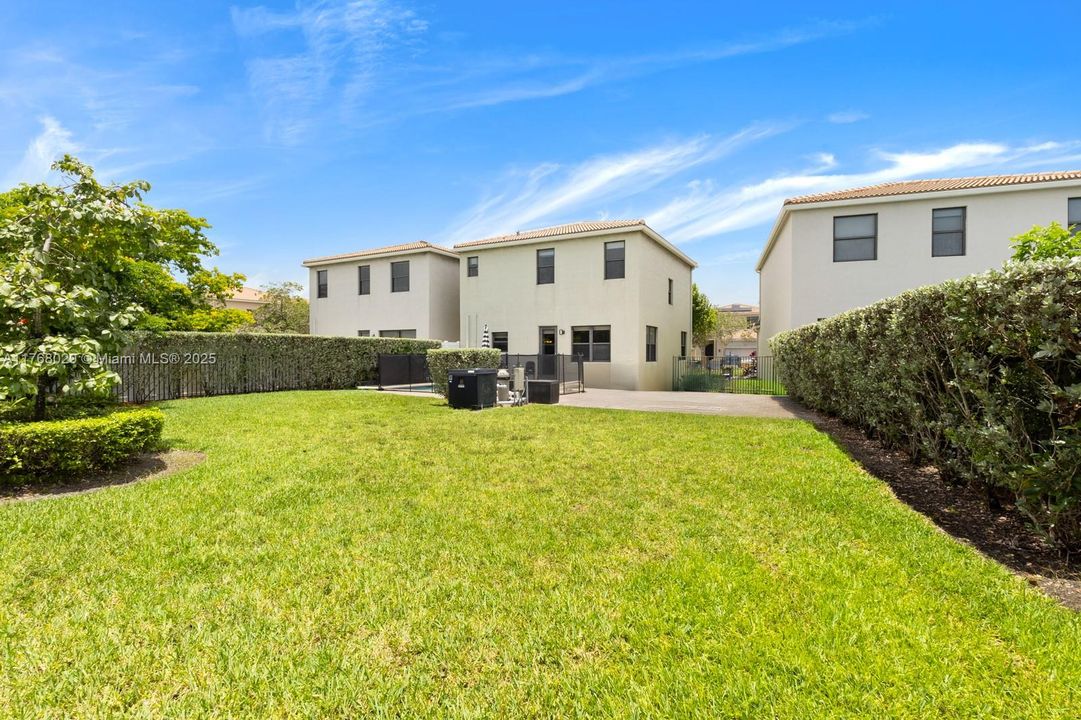 Recently Sold: $748,000 (3 beds, 2 baths, 1965 Square Feet)