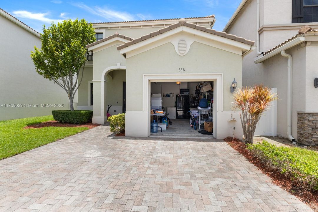 Recently Sold: $748,000 (3 beds, 2 baths, 1965 Square Feet)