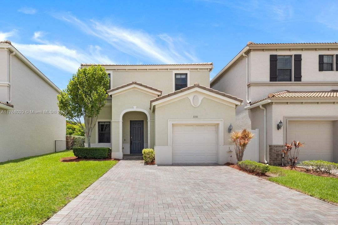 Recently Sold: $748,000 (3 beds, 2 baths, 1965 Square Feet)