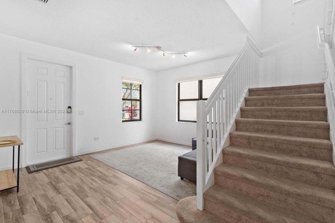 Recently Sold: $748,000 (3 beds, 2 baths, 1965 Square Feet)