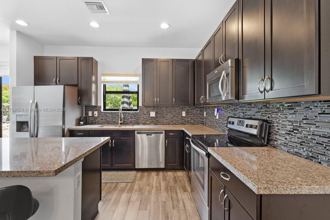 Recently Sold: $748,000 (3 beds, 2 baths, 1965 Square Feet)