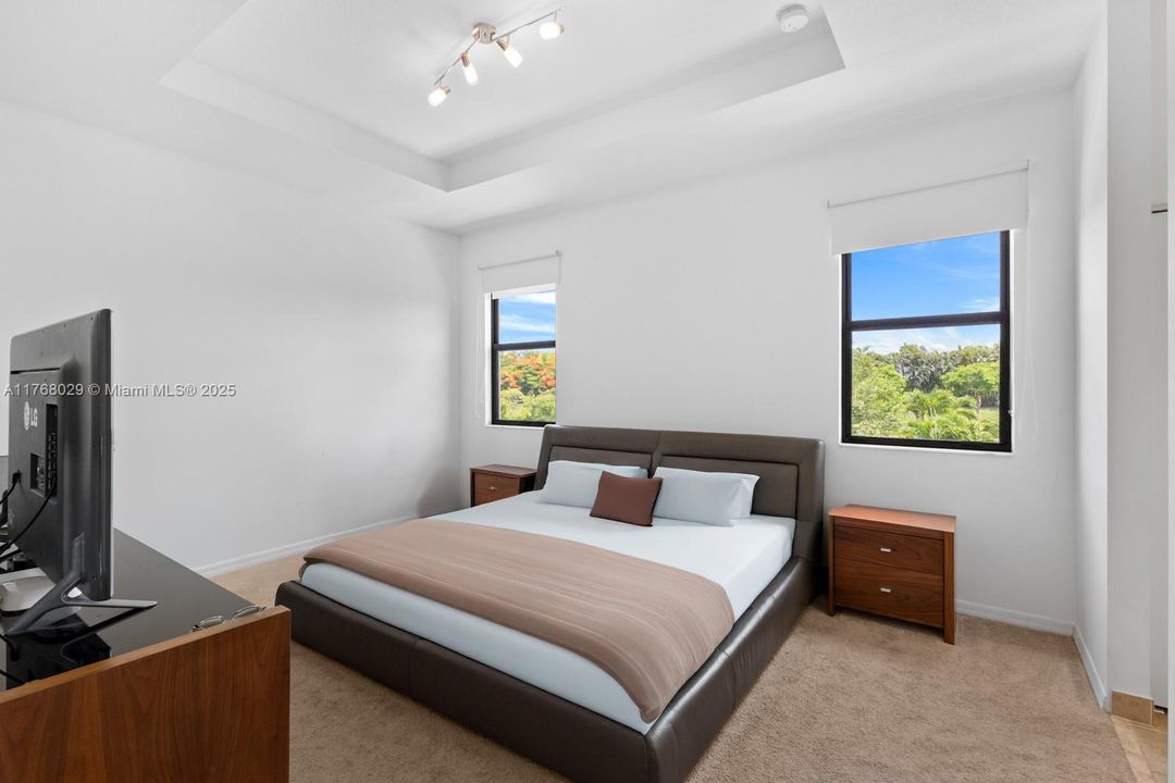 Recently Sold: $748,000 (3 beds, 2 baths, 1965 Square Feet)