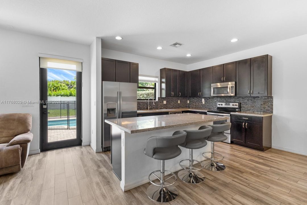 Recently Sold: $748,000 (3 beds, 2 baths, 1965 Square Feet)