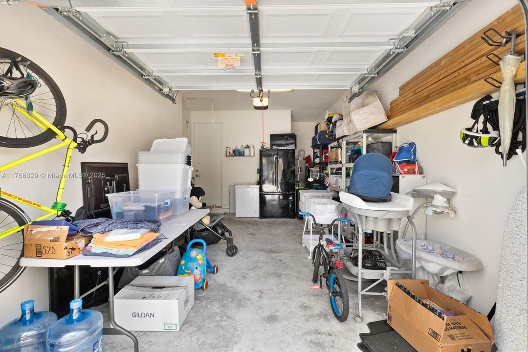 Recently Sold: $748,000 (3 beds, 2 baths, 1965 Square Feet)