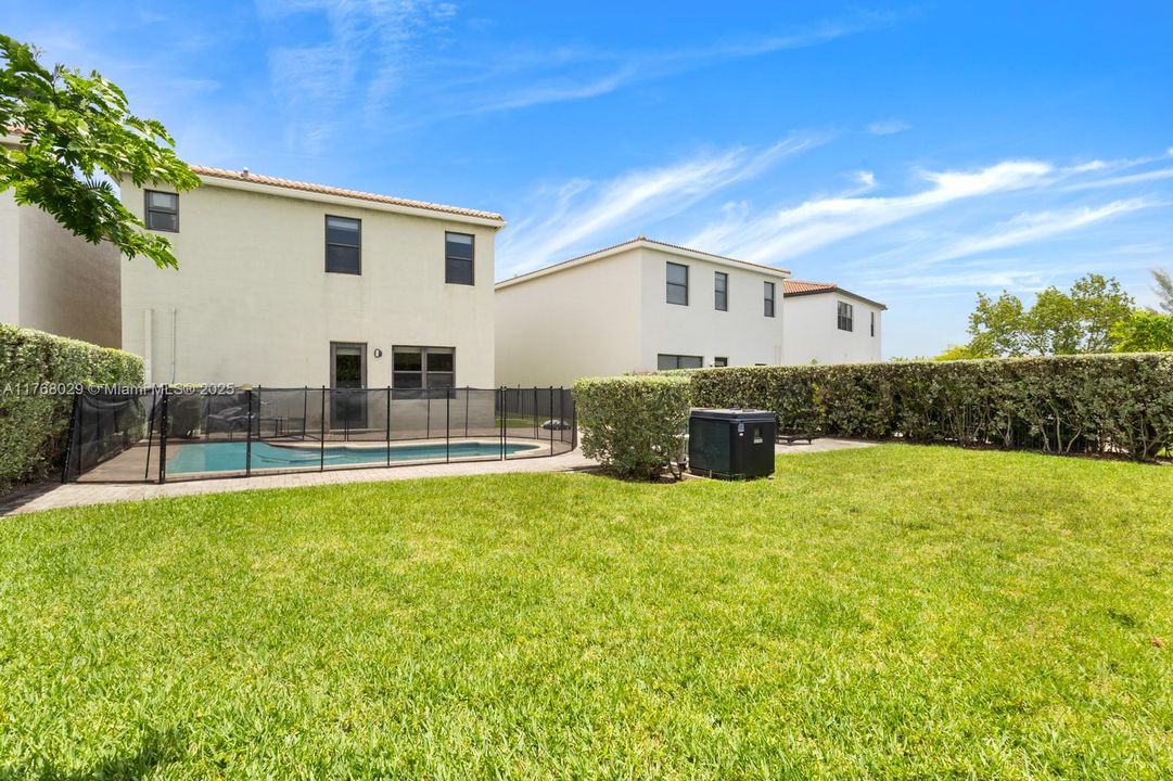 Recently Sold: $748,000 (3 beds, 2 baths, 1965 Square Feet)