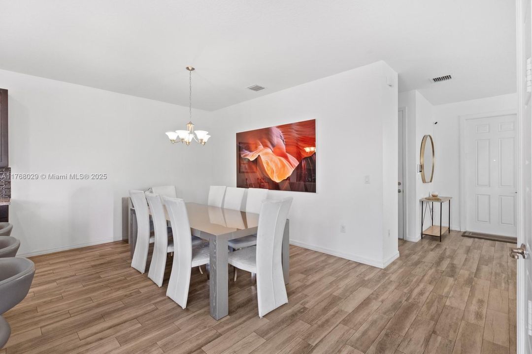 Recently Sold: $748,000 (3 beds, 2 baths, 1965 Square Feet)