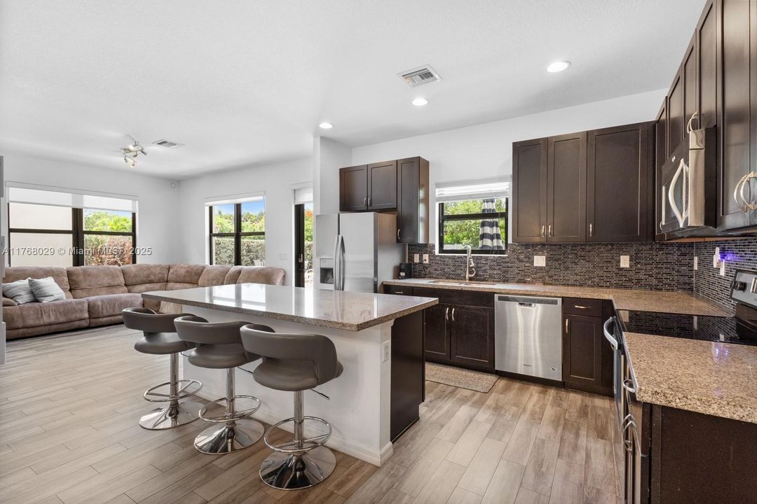 Recently Sold: $748,000 (3 beds, 2 baths, 1965 Square Feet)