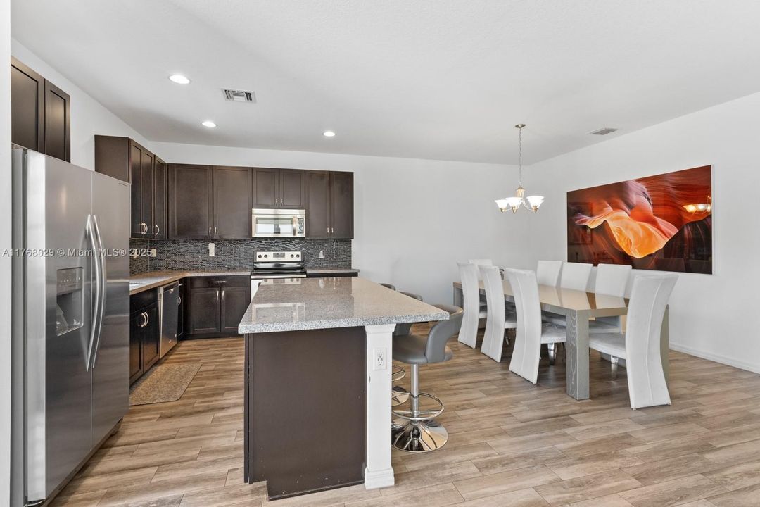 Recently Sold: $748,000 (3 beds, 2 baths, 1965 Square Feet)