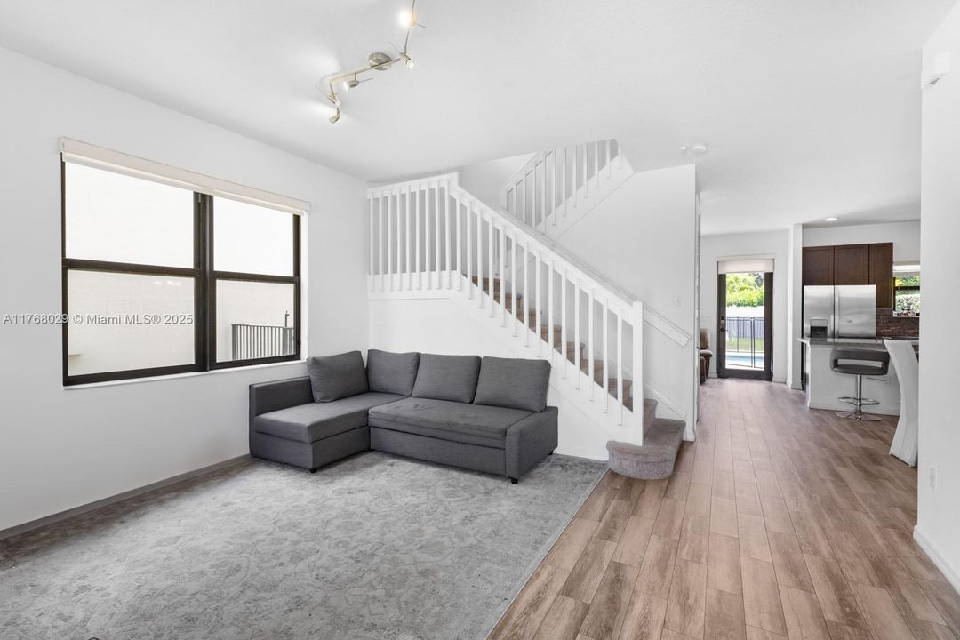 Recently Sold: $748,000 (3 beds, 2 baths, 1965 Square Feet)