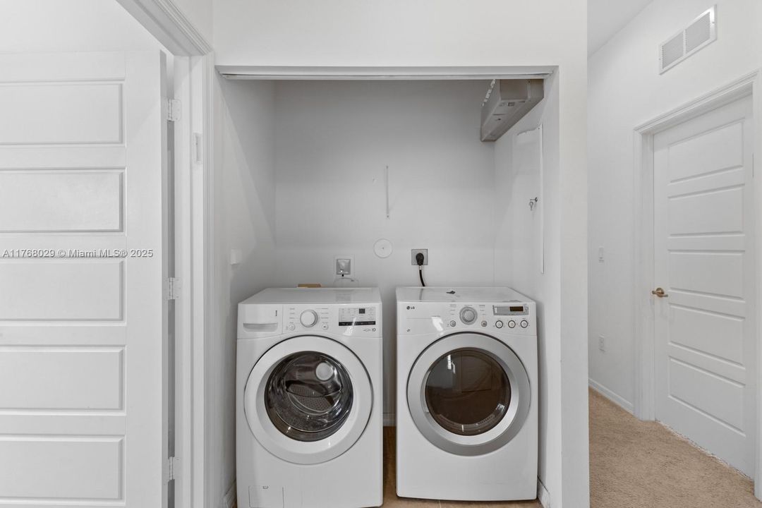 Recently Sold: $748,000 (3 beds, 2 baths, 1965 Square Feet)