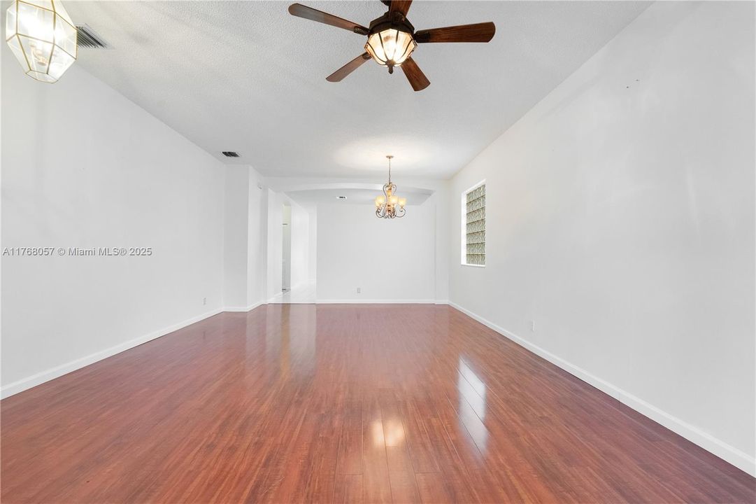 Recently Sold: $558,900 (3 beds, 2 baths, 1694 Square Feet)