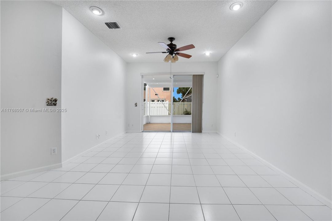 Recently Sold: $558,900 (3 beds, 2 baths, 1694 Square Feet)