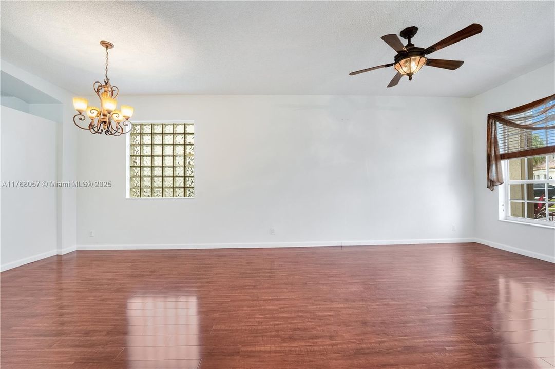 Recently Sold: $558,900 (3 beds, 2 baths, 1694 Square Feet)