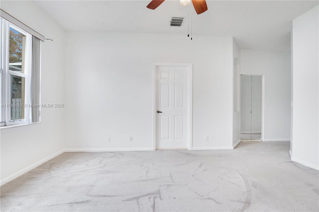 Recently Sold: $558,900 (3 beds, 2 baths, 1694 Square Feet)