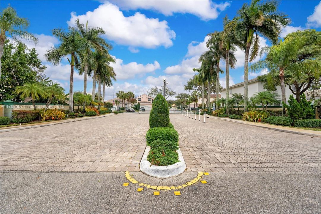 Recently Sold: $558,900 (3 beds, 2 baths, 1694 Square Feet)