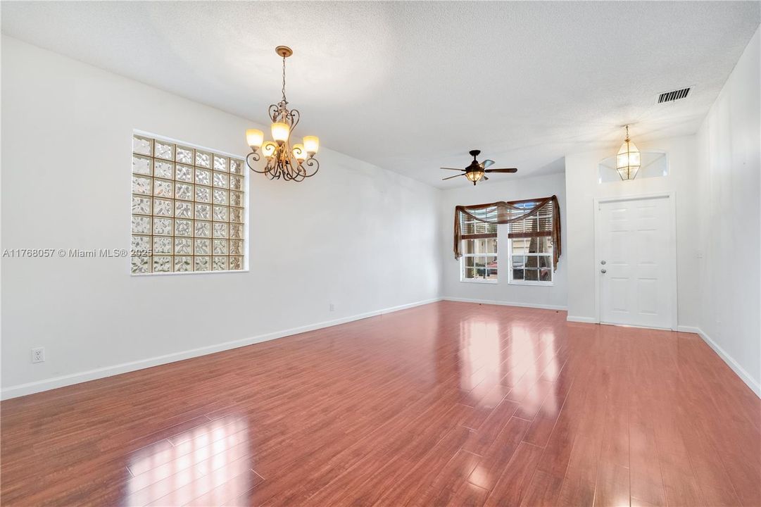 Recently Sold: $558,900 (3 beds, 2 baths, 1694 Square Feet)