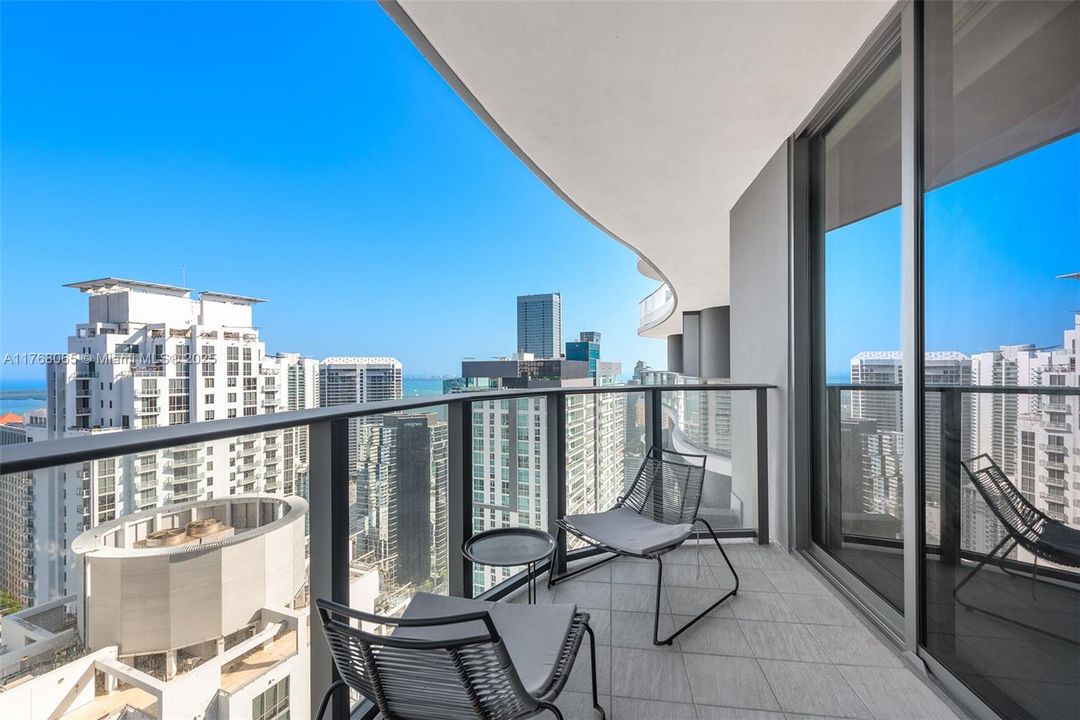 For Sale: $1,199,000 (1 beds, 2 baths, 1022 Square Feet)