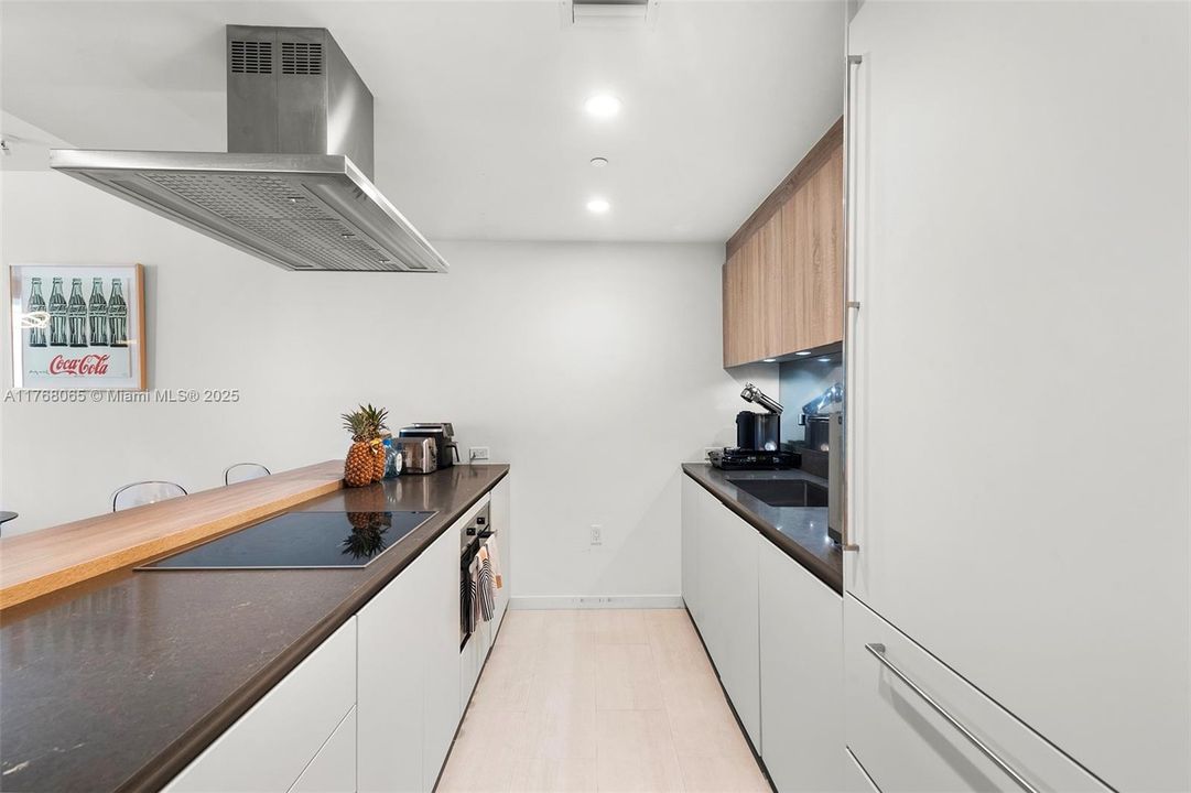 For Sale: $1,199,000 (1 beds, 2 baths, 1022 Square Feet)